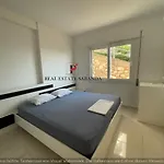 Golden Apartment 2